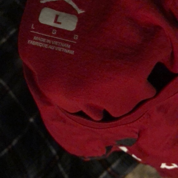 A Jordan shirt - Picture 3 of 3
